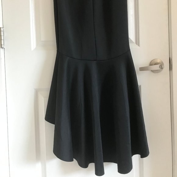 Simple Black and Stretchy Mermaid Gown - Picture 5 of 5